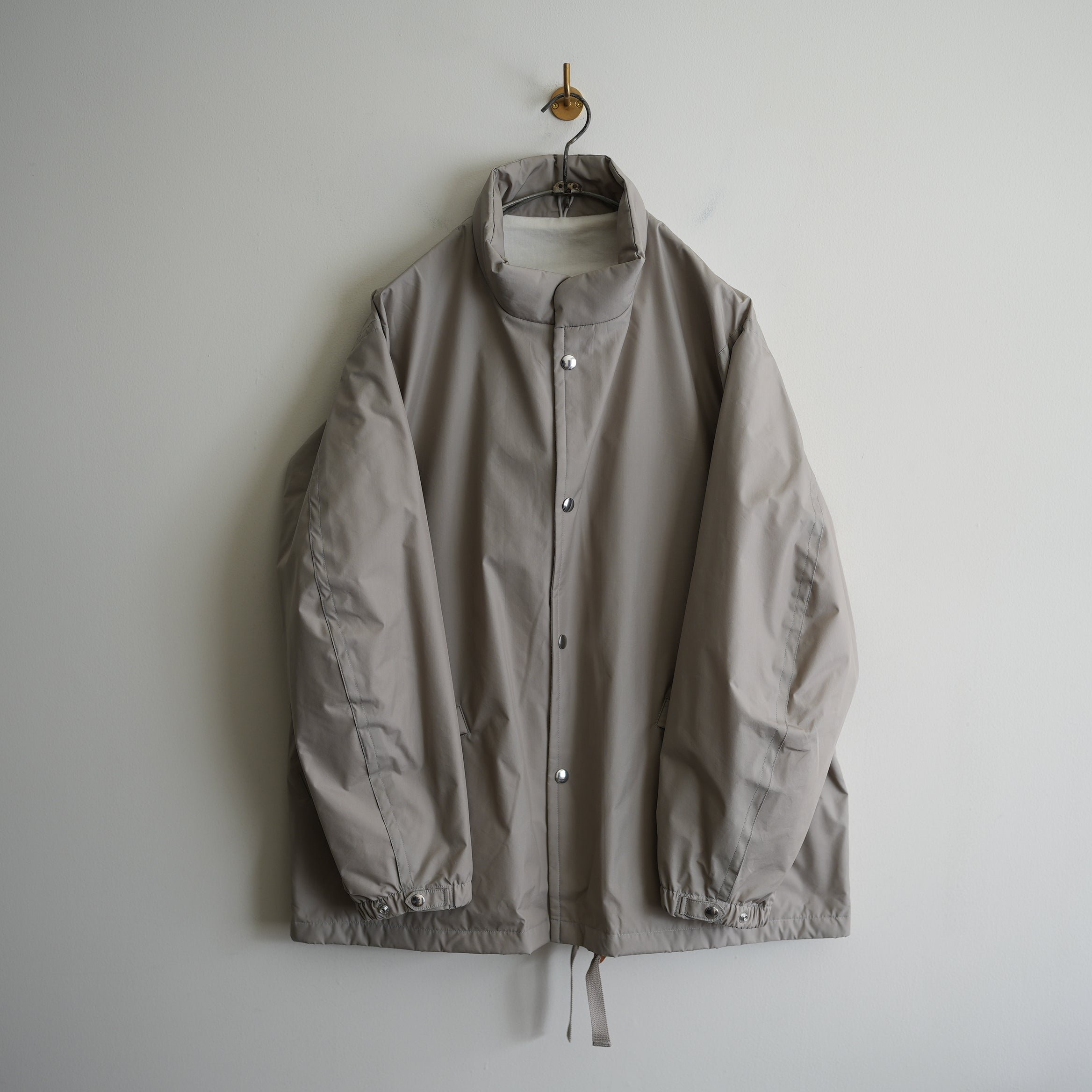 MAATEE&SONS PARACHUTE CLOTH COACH JACKET GREIGE – RASSEMBLE