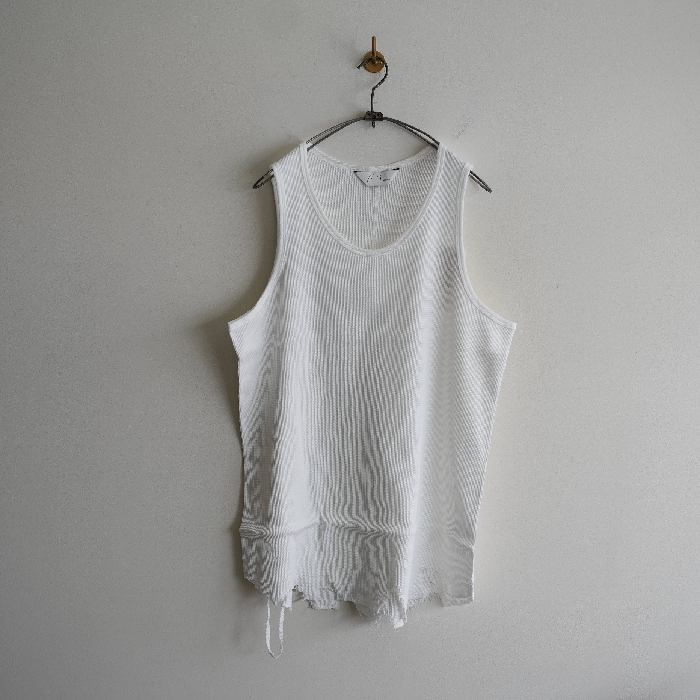 ANCELLM DAMAGE WAFFLE TANK WHITE – RASSEMBLE