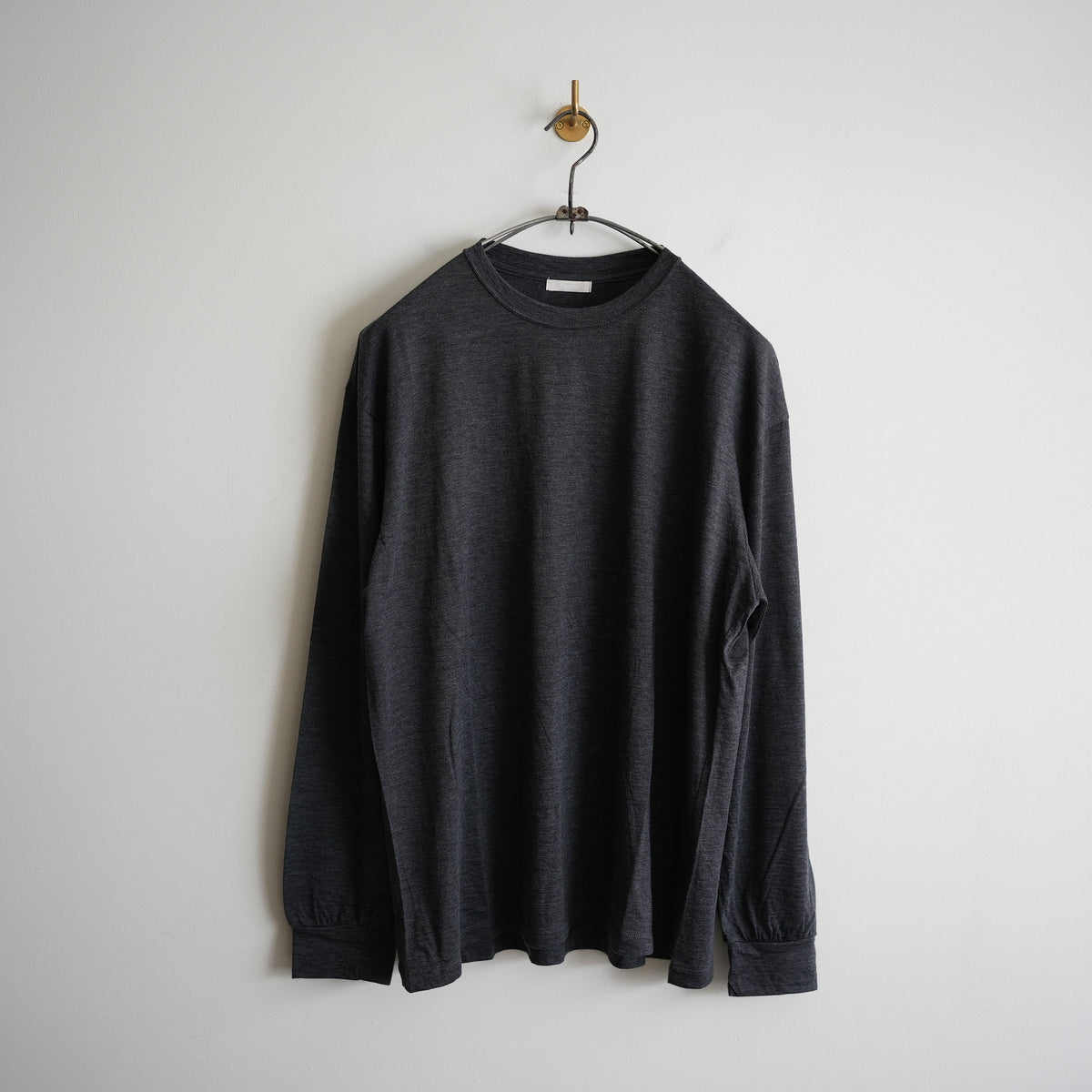ULTERIOR PURE CASHMERE TENJIKU LS TEE CHARCOAL