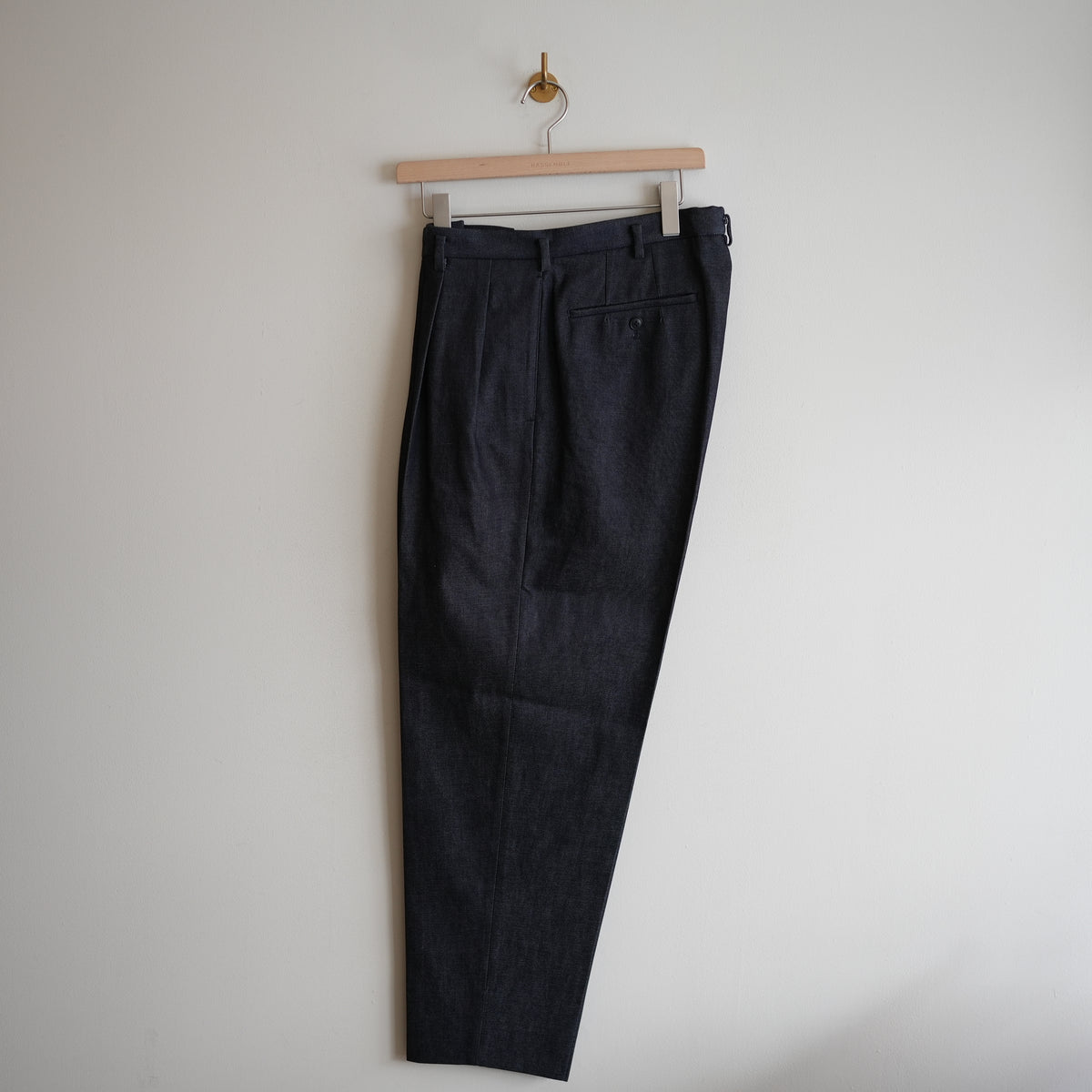 HEUGN DENIM 2-TUCK TROUSERS "George"
