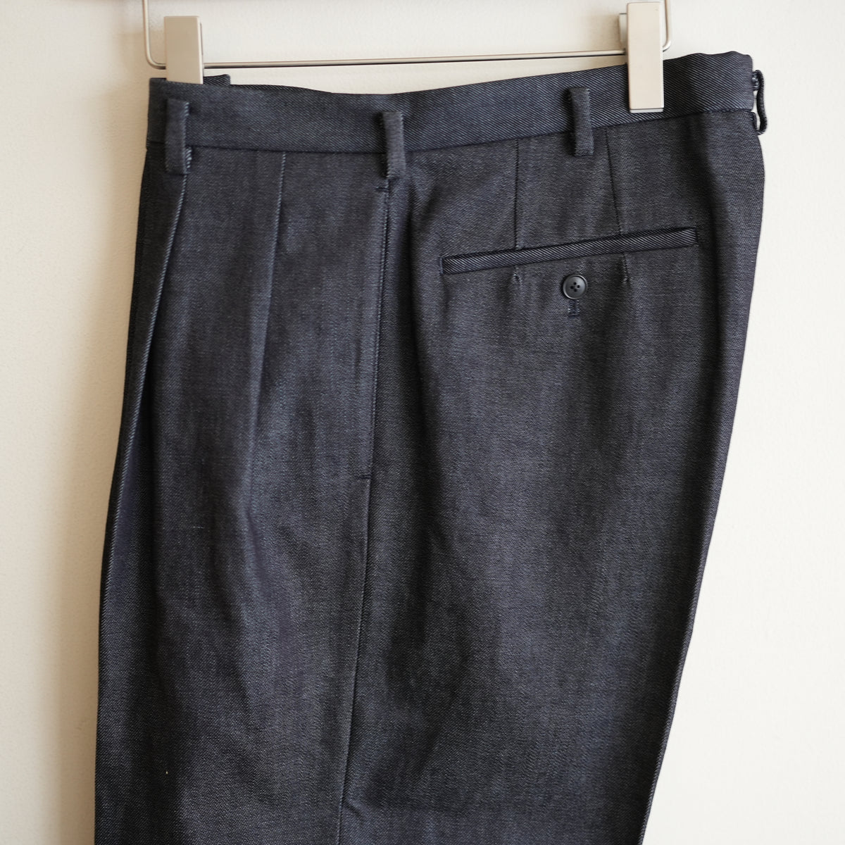 HEUGN DENIM 2-TUCK TROUSERS "George"