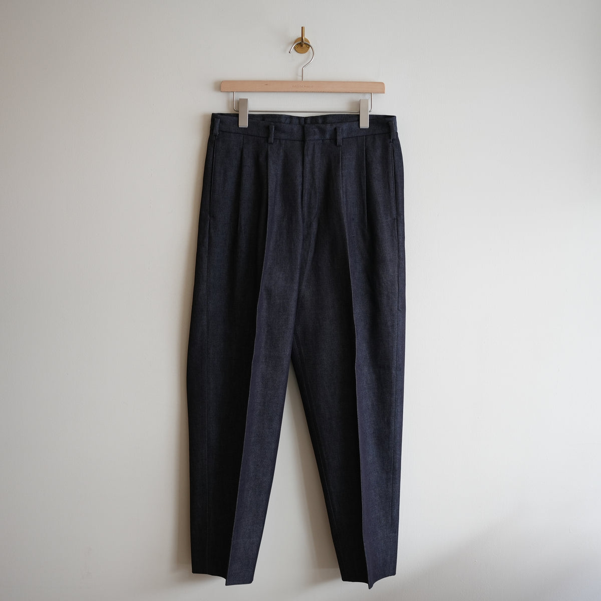 HEUGN DENIM 2-TUCK TROUSERS "George"