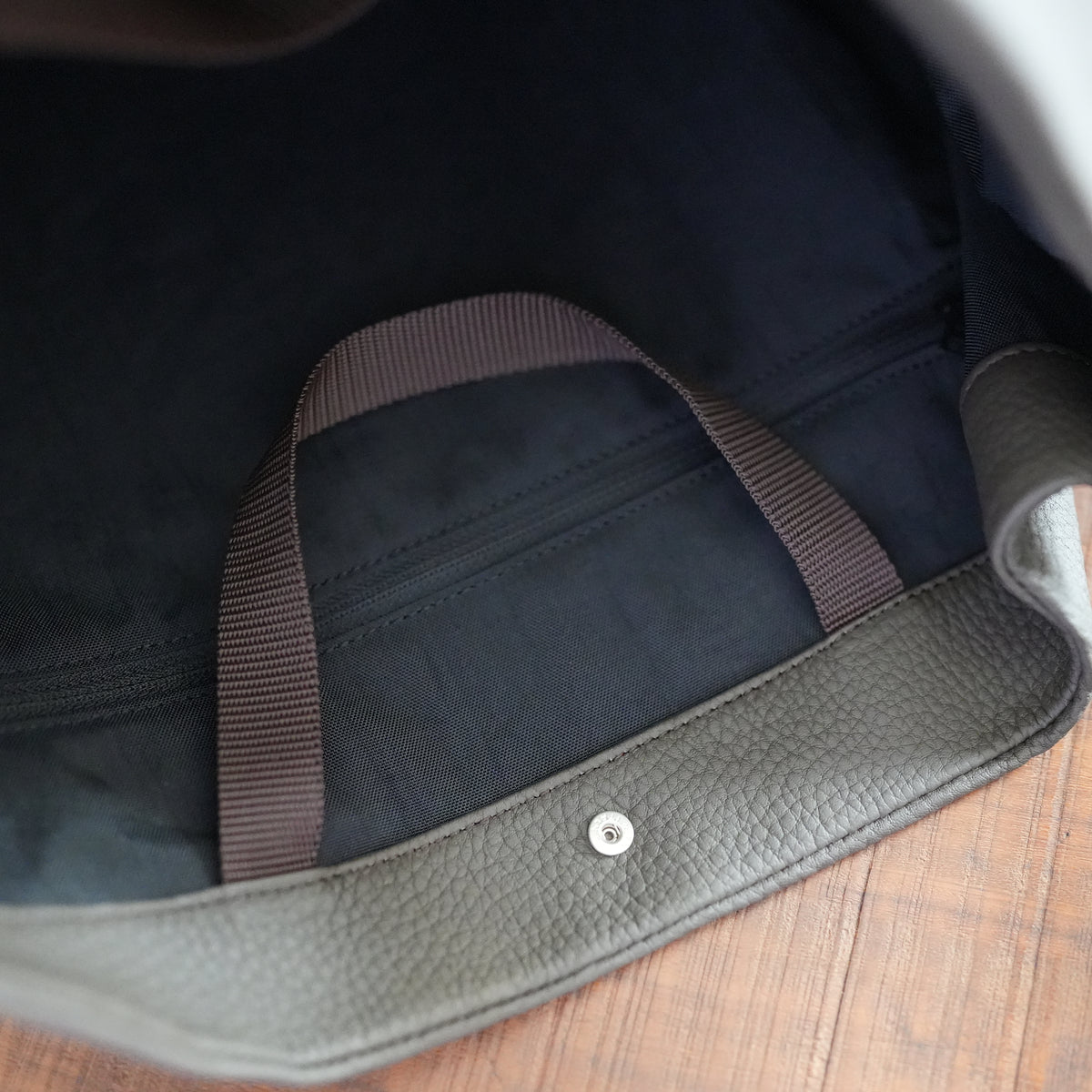 ERA. EO SHRINK RE:PIPE BAG CHOCO