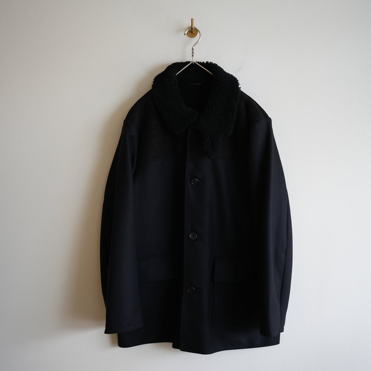 NICENESS REFINED MOUTON DONKEY COAT "GREGORY" BLACK