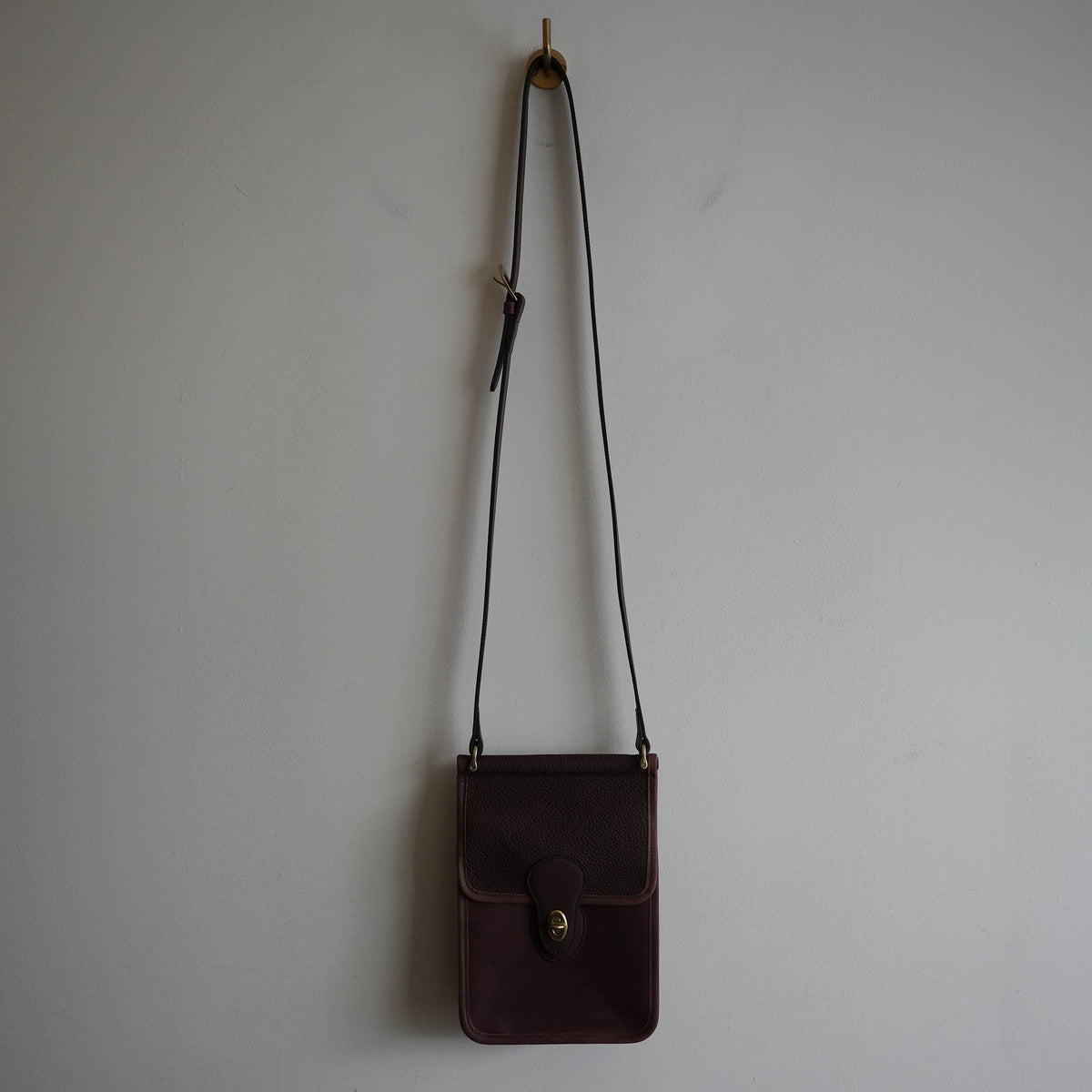 AUBERGE "MADISON" CALF LEATHER SHOULDER BAG -CHOCO