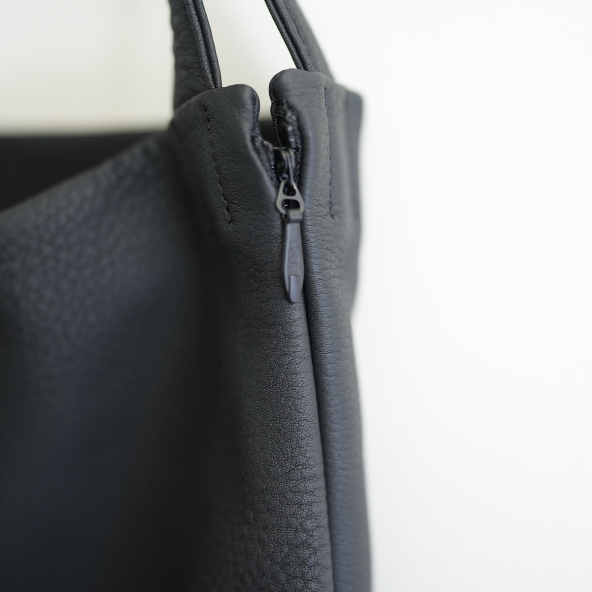ERA. EO SHRINK RE:PIPE BAG BLK