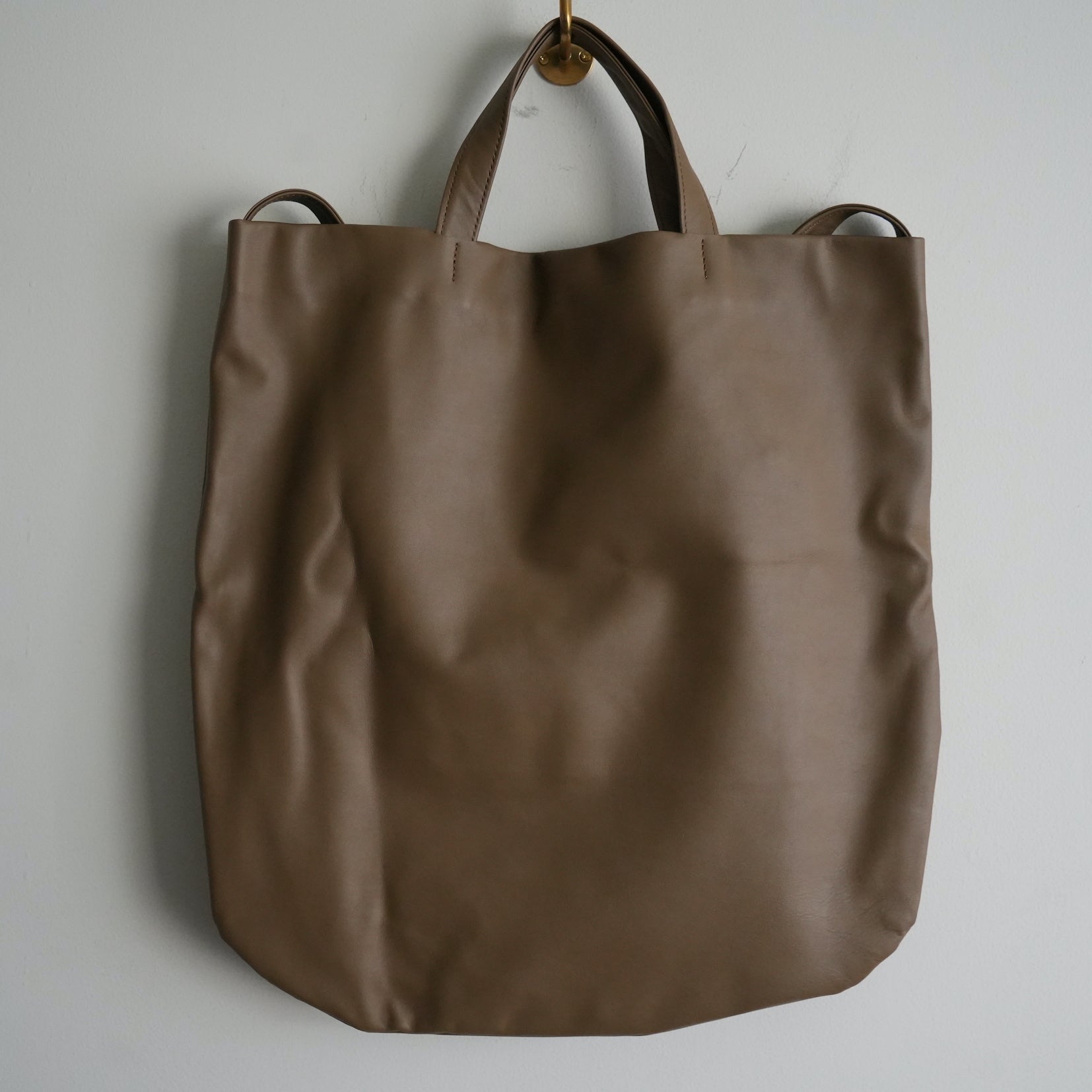 ERA. NAPPA CALF MUSEUM TOTE BAG BEIGE