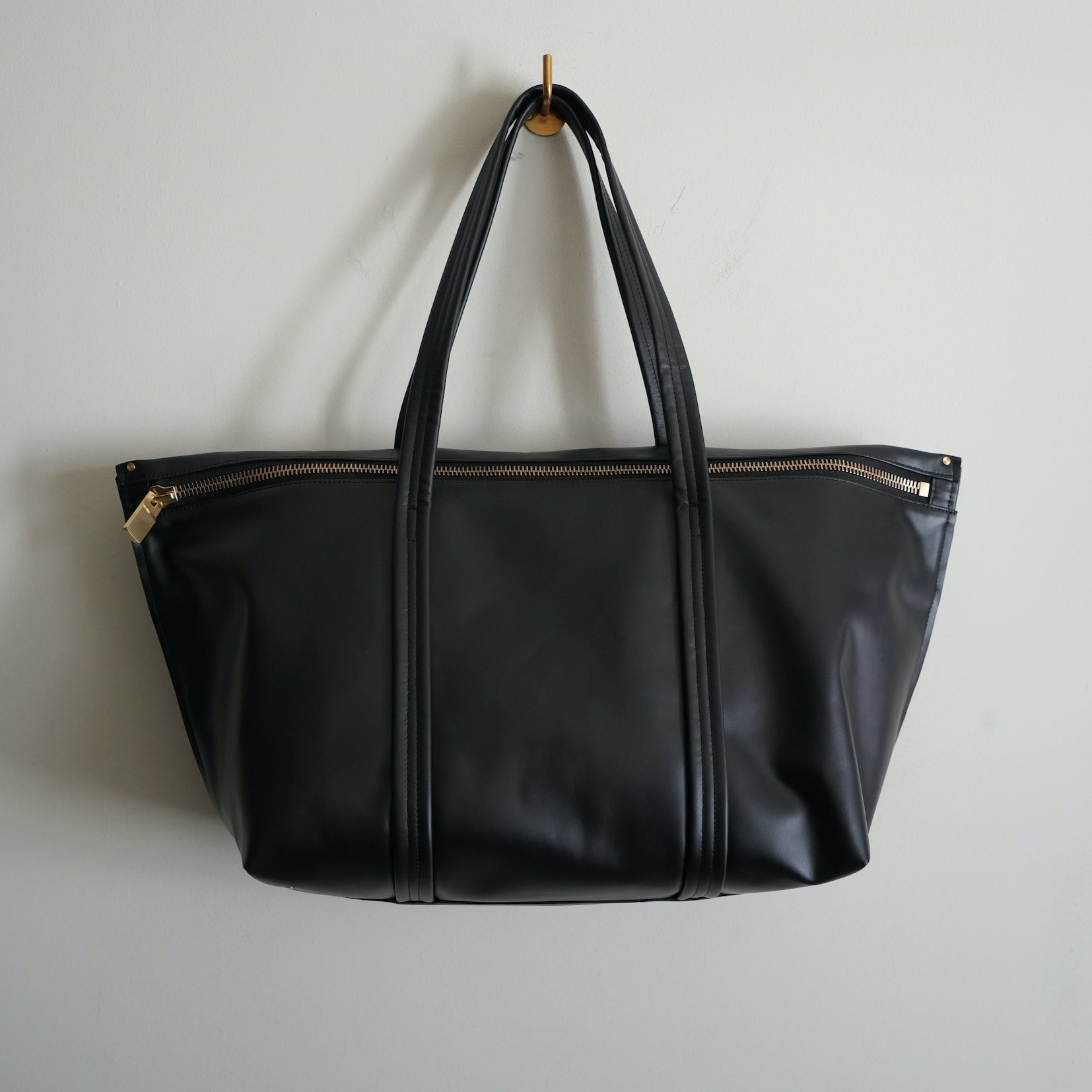 texnh Kip Leather Block Zip Tote Bag – RASSEMBLE