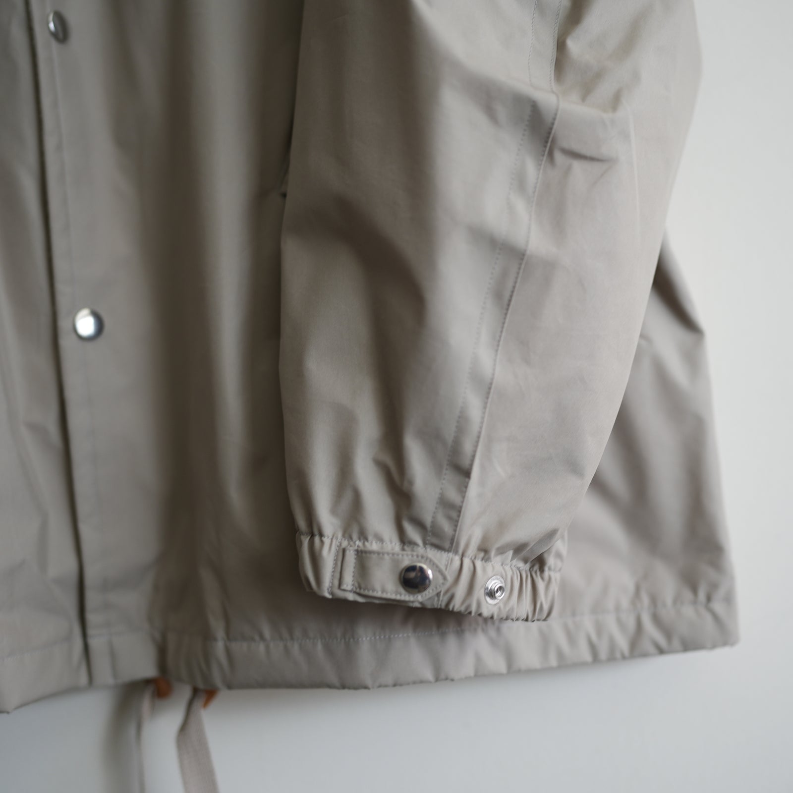 MAATEE&SONS PARACHUTE CLOTH COACH JACKET GREIGE – RASSEMBLE