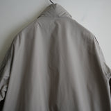 MAATEE&SONS PARACHUTE CLOTH COACH JACKET GREIGE