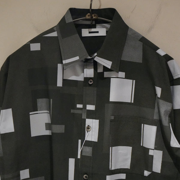 REVERBERATE Square Graphic Pattern Shirt BLACK