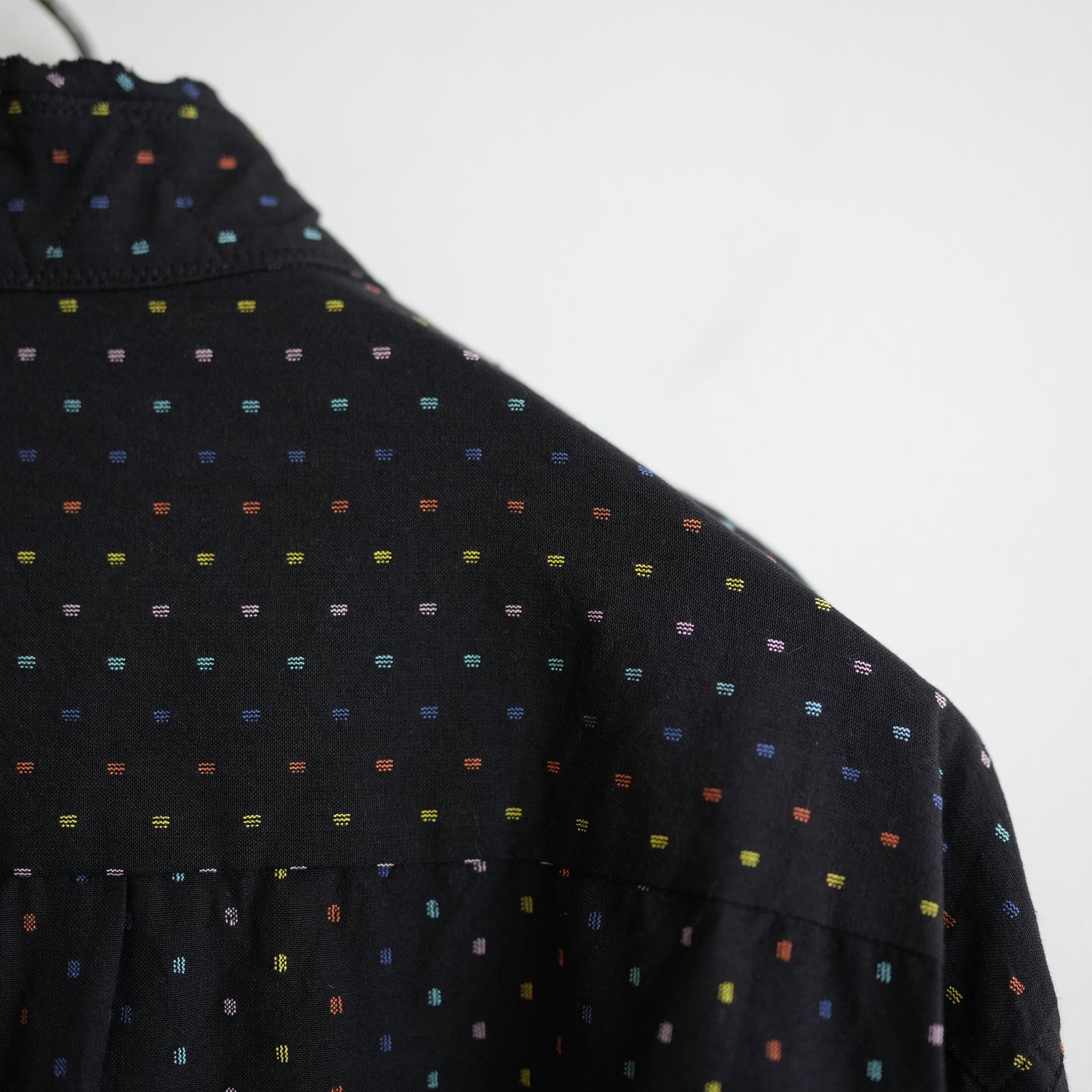 BLACKBIRD CUT OFF COLLAR SHIRT DOT – RASSEMBLE
