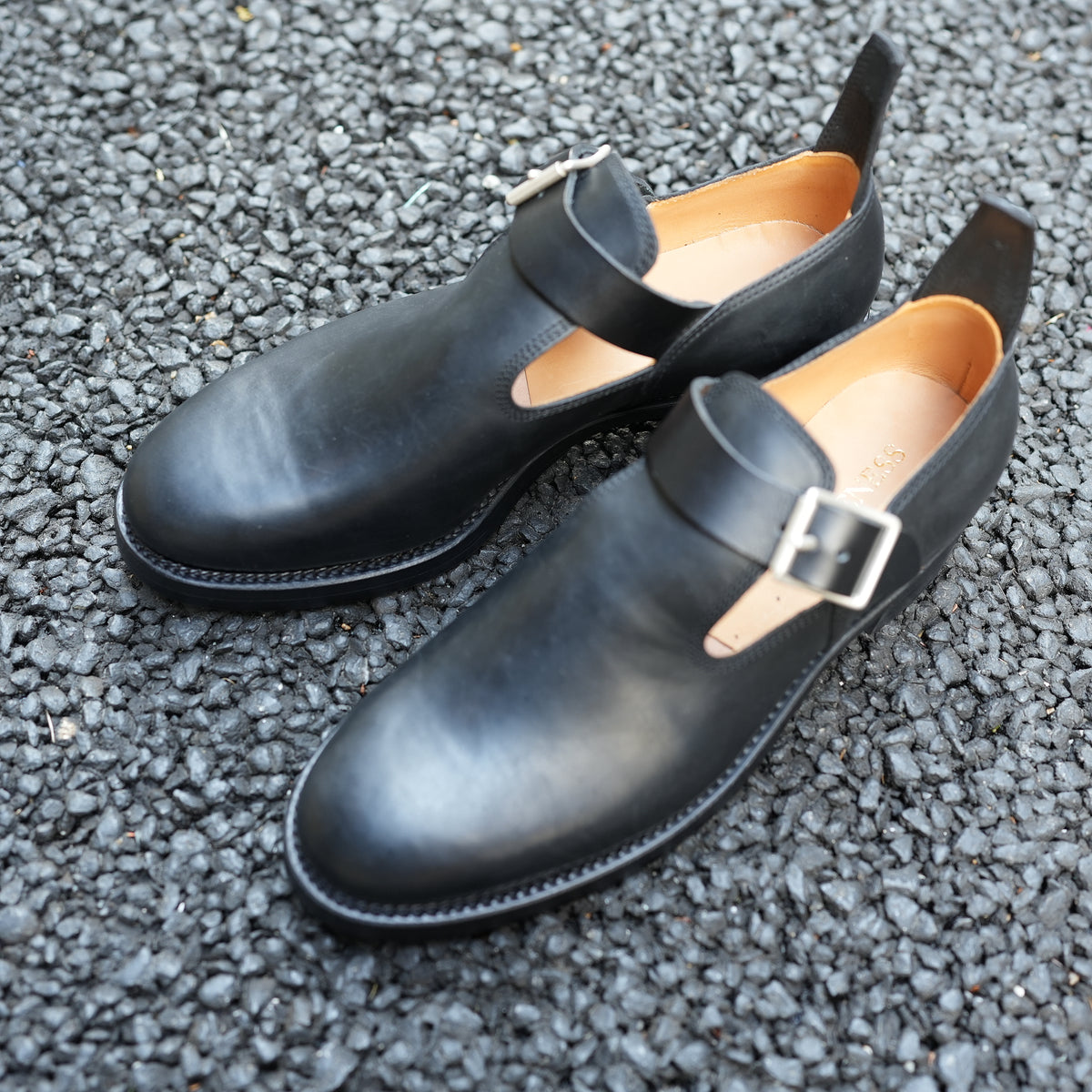 NICENESS HORSE BUTT ENGINEER SANDALS "NEWELL" BLACK
