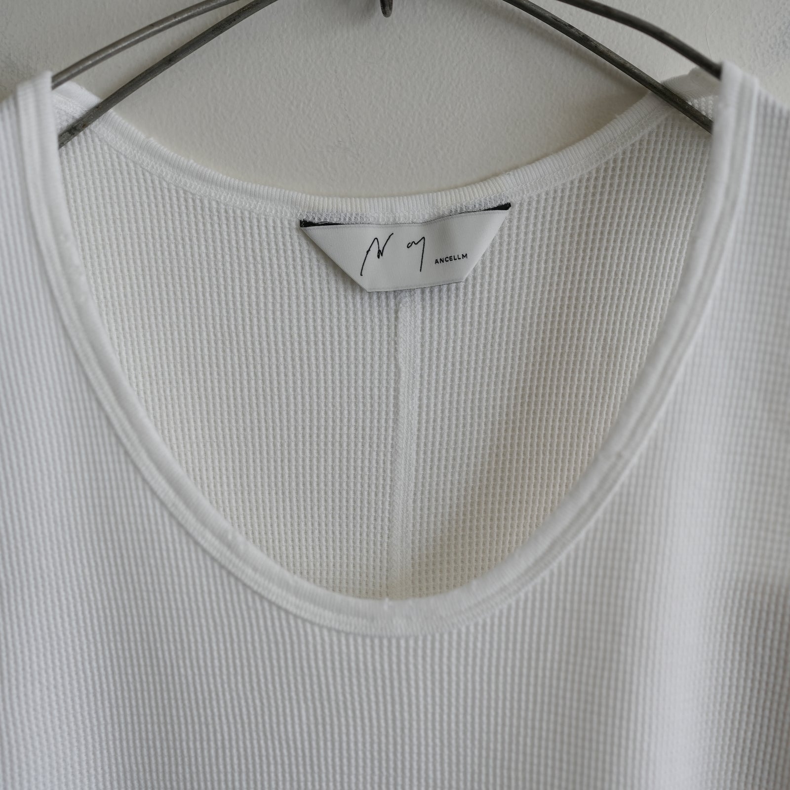 ANCELLM DAMAGE WAFFLE TANK WHITE – RASSEMBLE