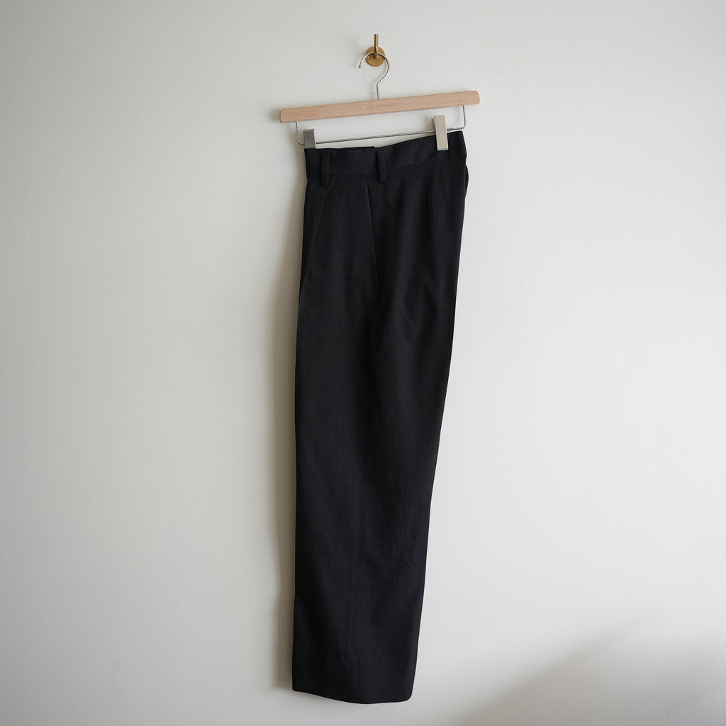 MAATEE&SONS 俺のSUMMER WOOL 無双TROUSER CHARCOAL – RASSEMBLE