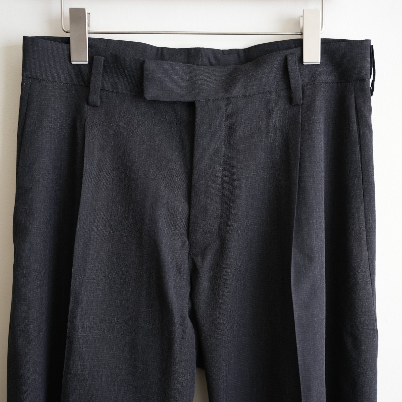 MAATEE&SONS 俺のSUMMER WOOL 無双TROUSER CHARCOAL – RASSEMBLE