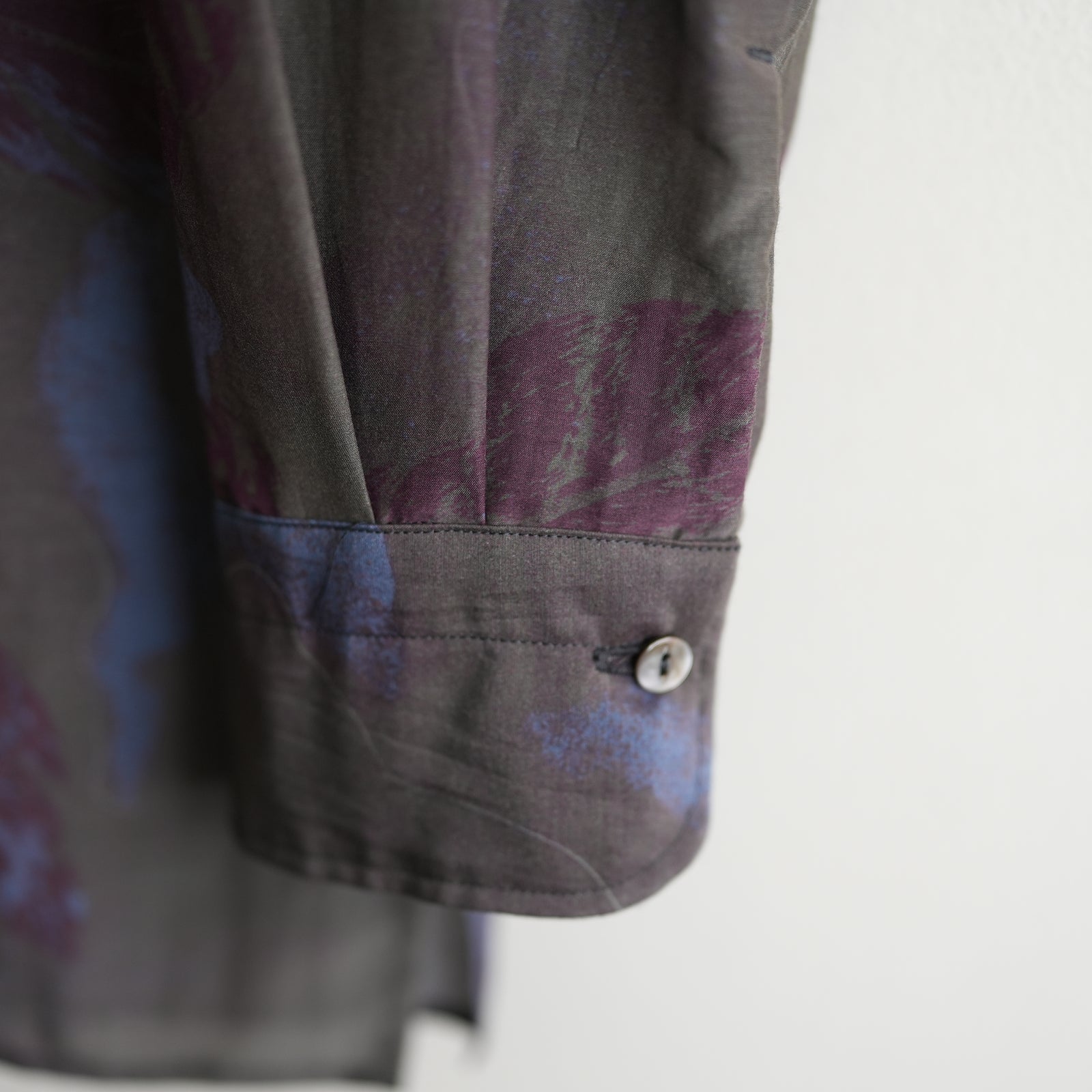 MAATEE&SONS LEAF PRINT OPEN COLLAR SHIRT – RASSEMBLE
