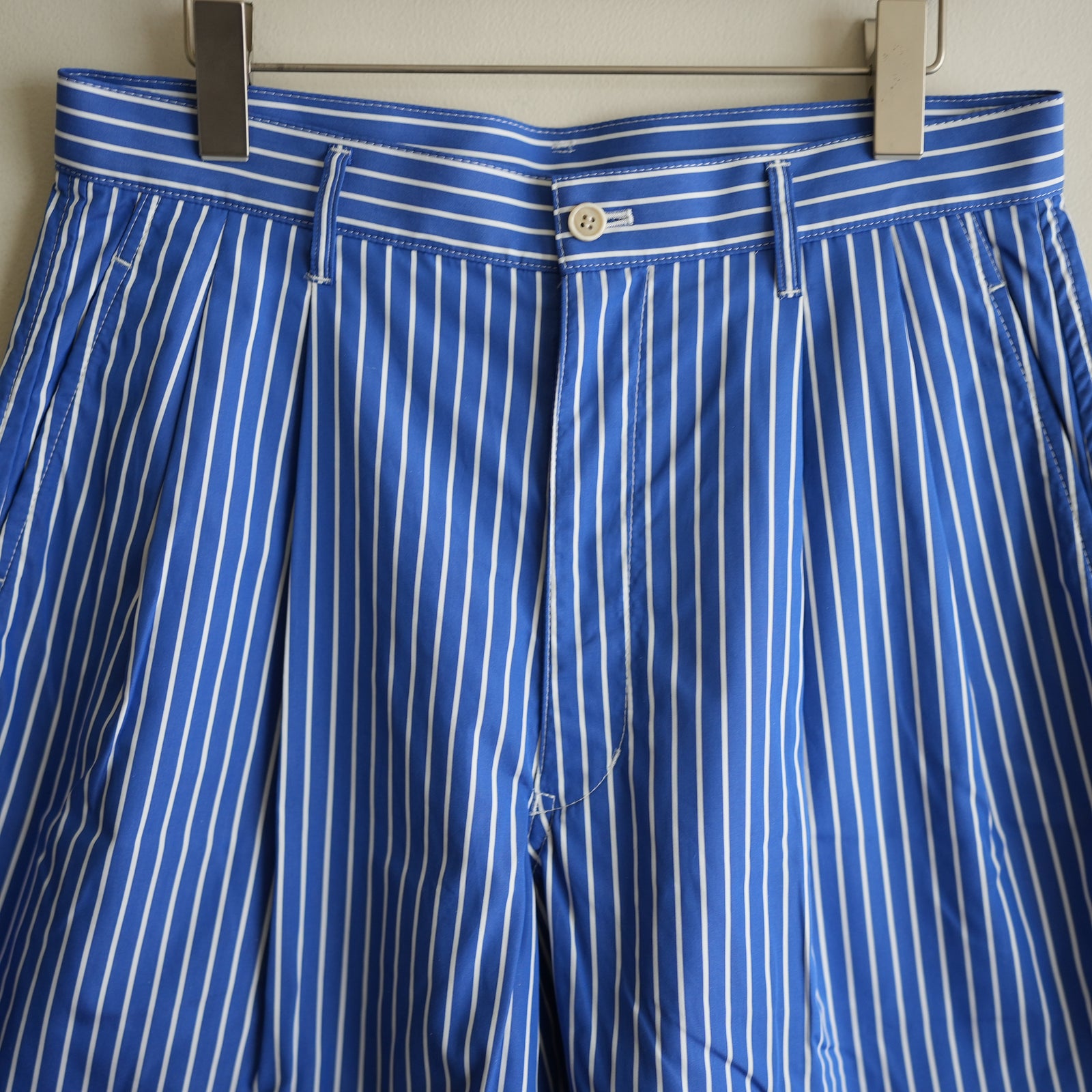 COMME des GARCONS SHIRT STRIPE 2TUCK SHORT PANTS – RASSEMBLE