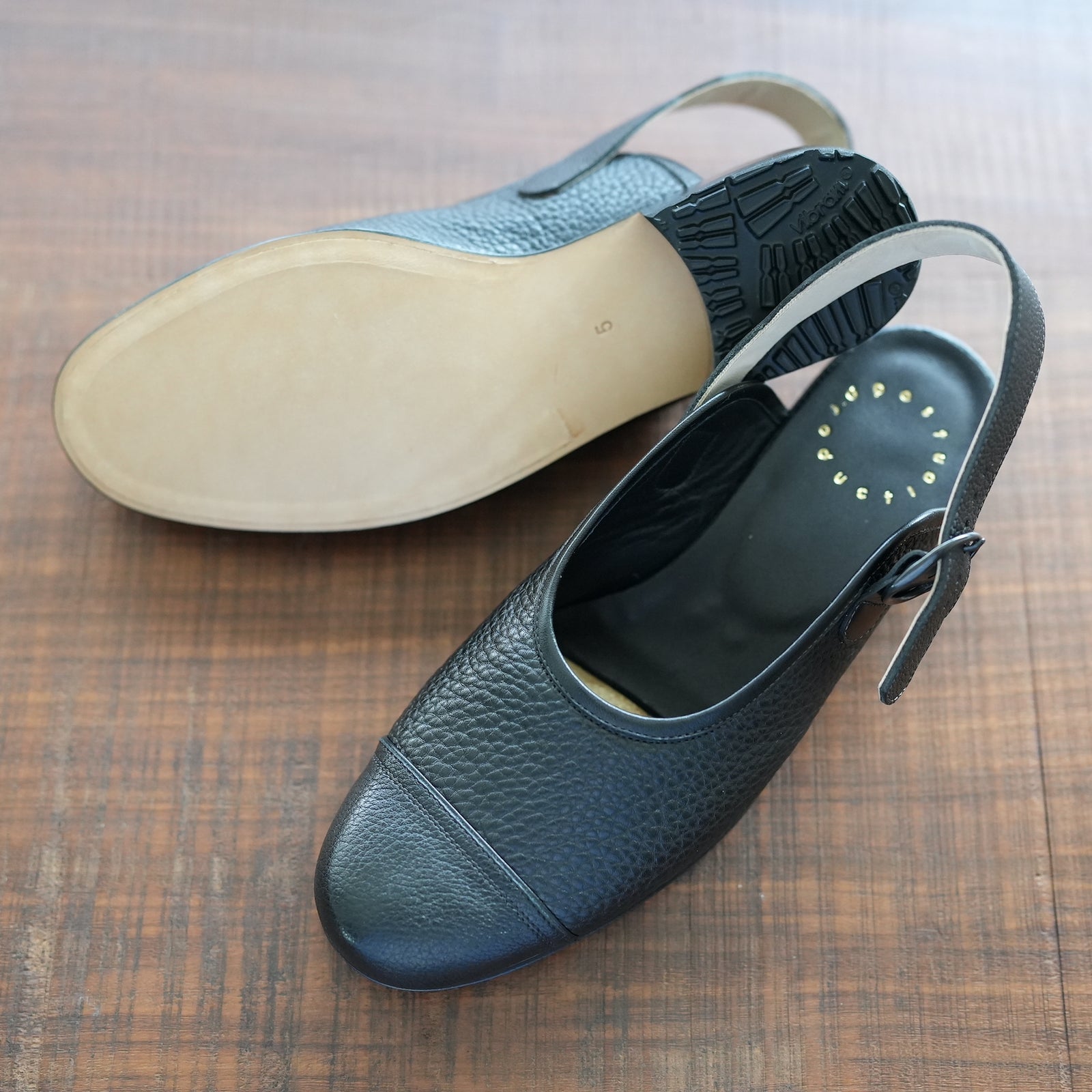 Post Production Face Sandal Shrunk Cow – RASSEMBLE
