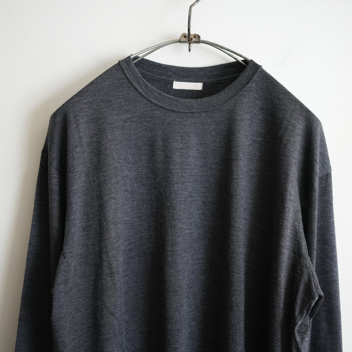 ULTERIOR PURE CASHMERE TENJIKU LS TEE CHARCOAL