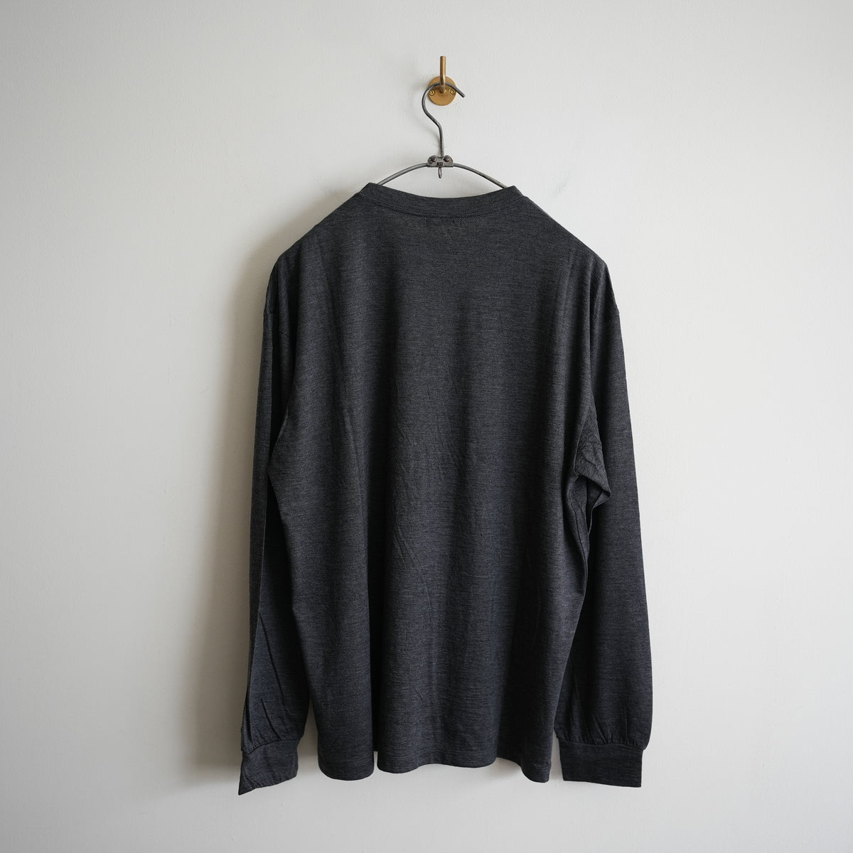 ULTERIOR PURE CASHMERE TENJIKU LS TEE CHARCOAL