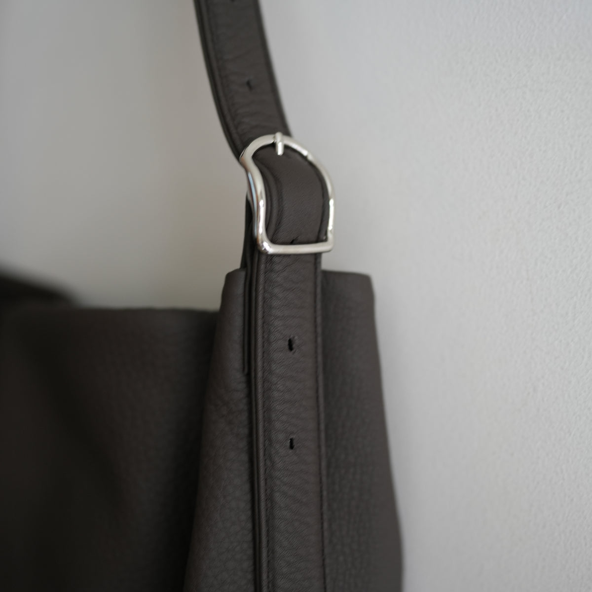 ERA. EO SHRINK RE:PIPE BAG CHOCO