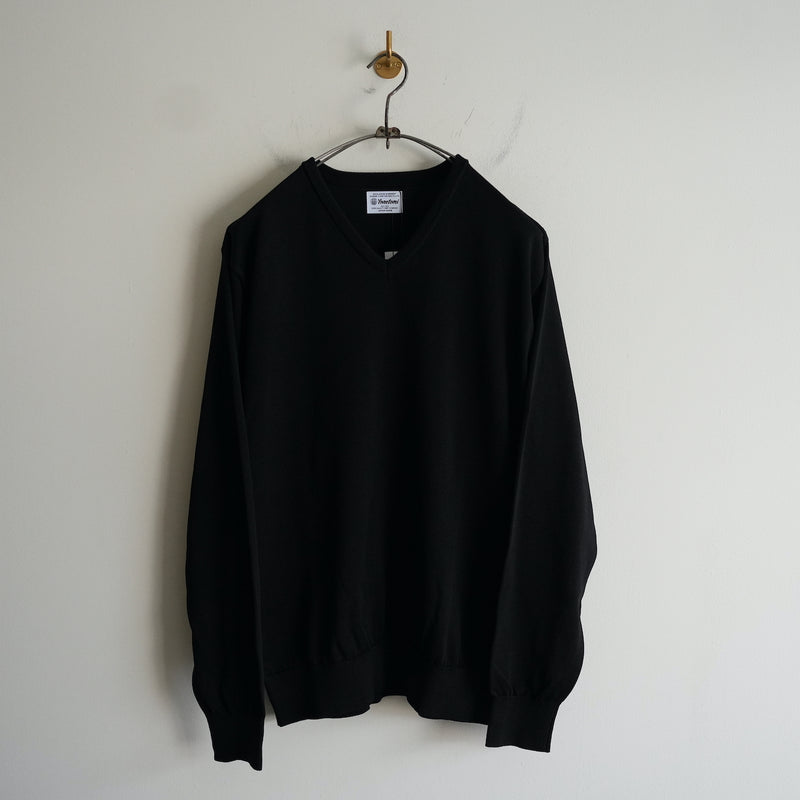 Yonetomi NEW BASIC WASHABLE V-NECK SWEATER BLACK