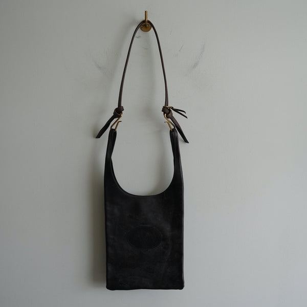 NICENESS OILED HORSE LEATHER SHOULDER BAG ”LOWE H.H”