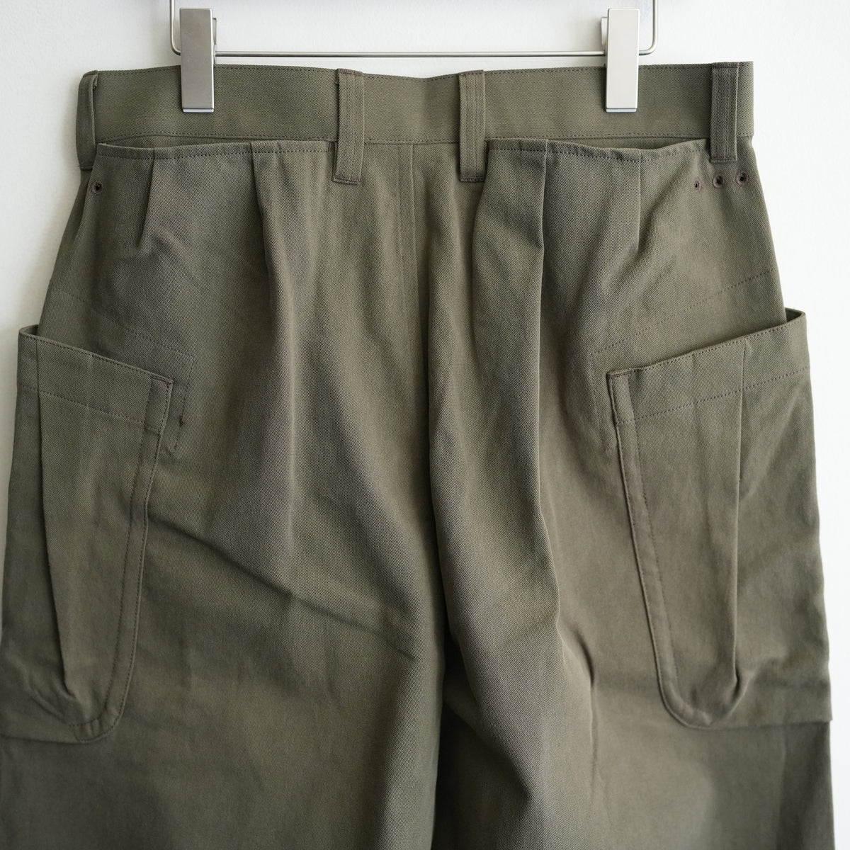 MAATEE&SONS BROKEN TWILL SAILOR 6 PANTS - KHAKI