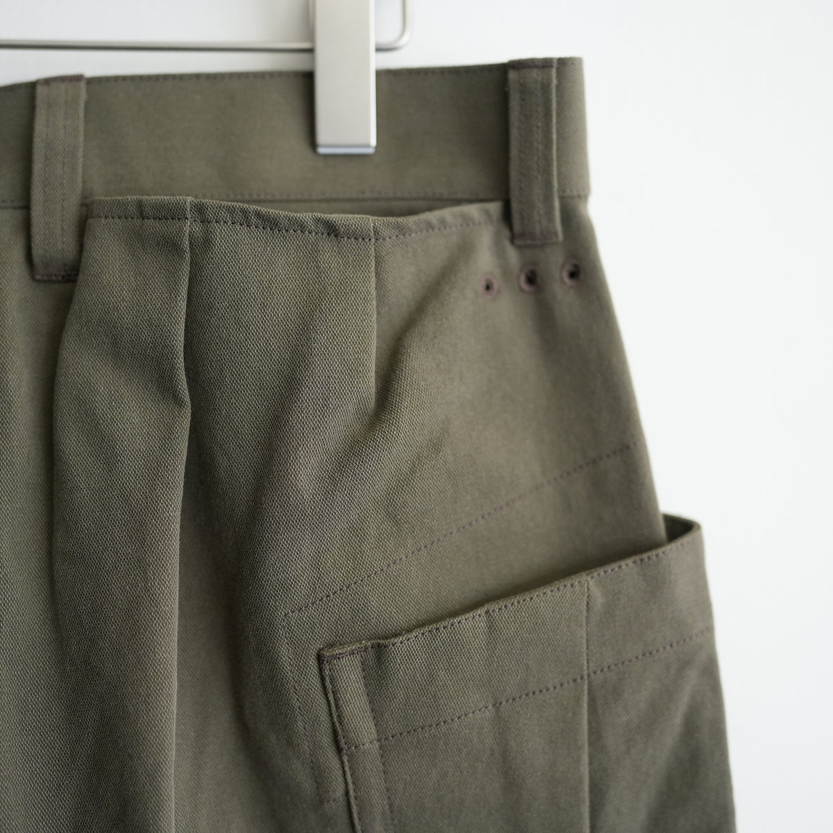 MAATEE&SONS BROKEN TWILL SAILOR 6 PANTS - KHAKI