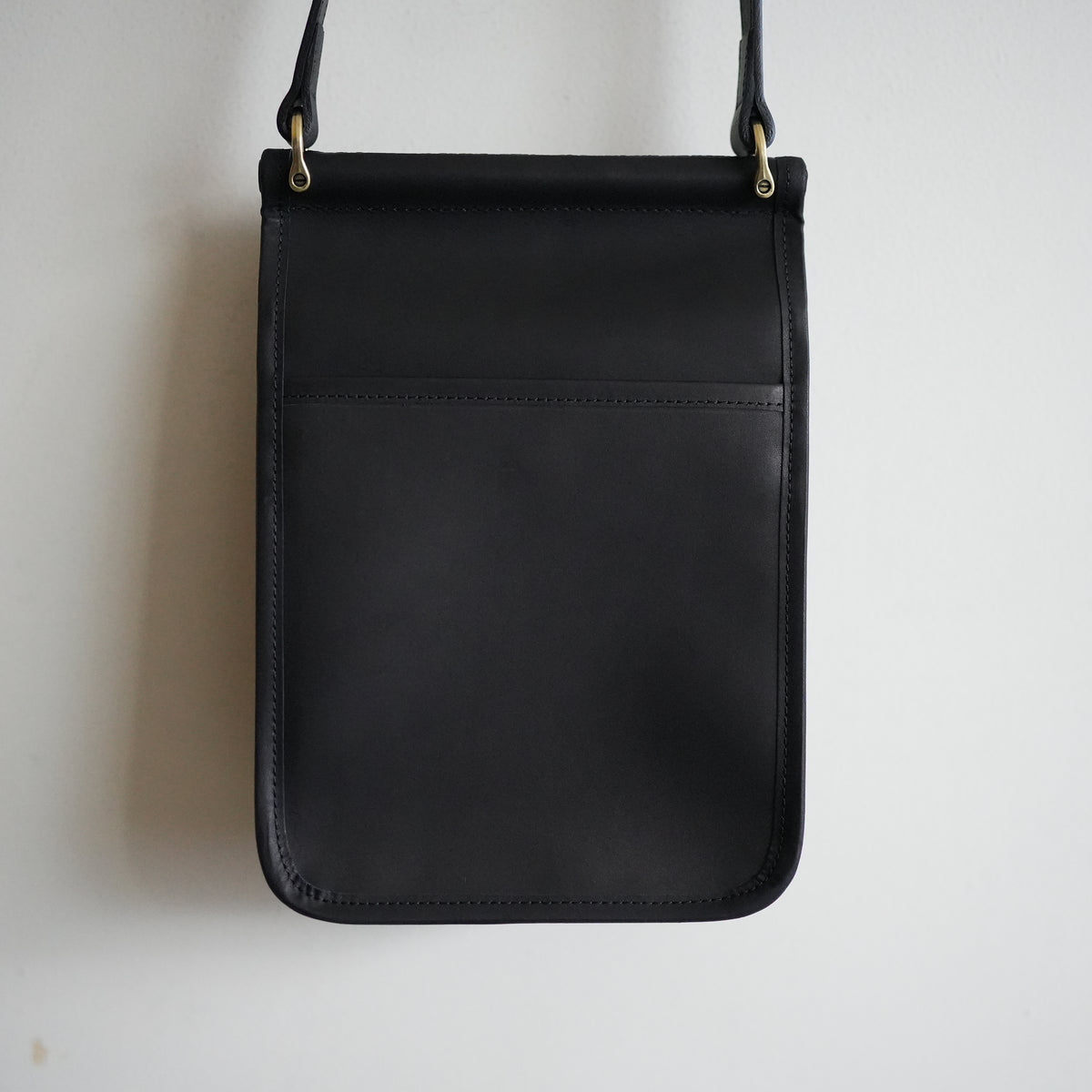 AUBERGE "MADISON" CALF LEATHER SHOULDER BAG -BLACK