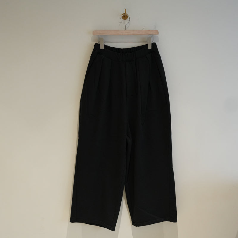 ANCELLM TUCK SWEAT PANTS BLACK