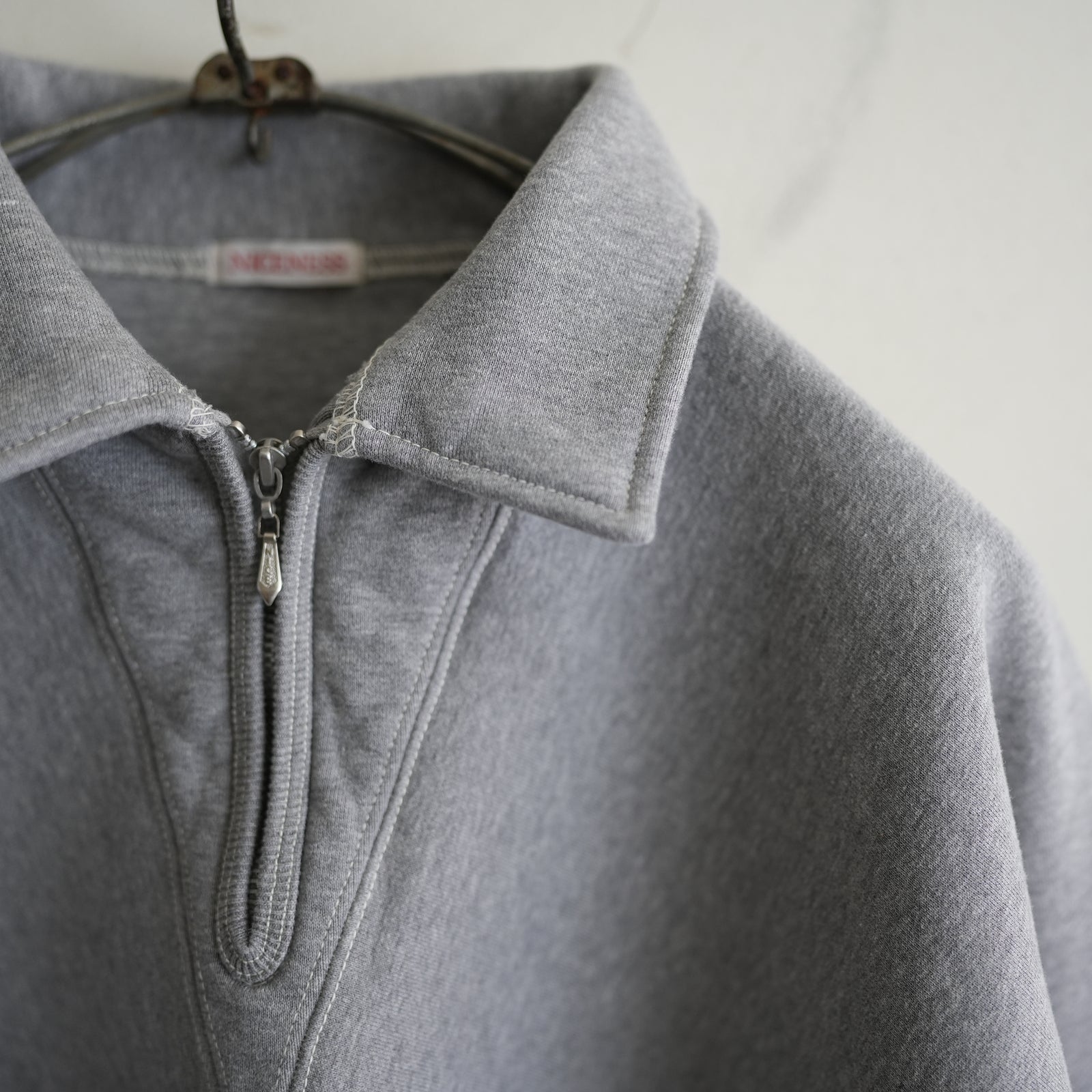全国送料無料 NICENESS HALF ZIP SWEAT  トップス