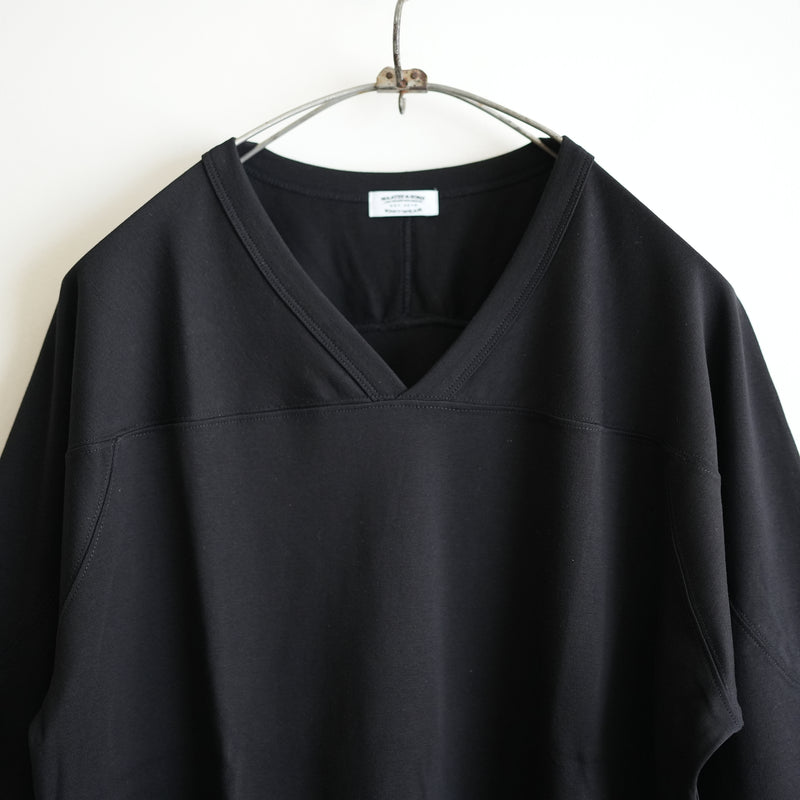 MAATEE&SONS SUVIN FRAISE CAP SHOULDER V NECK TEE BLACK