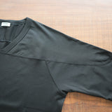 MAATEE&SONS SUVIN FRAISE CAP SHOULDER V NECK TEE BLACK