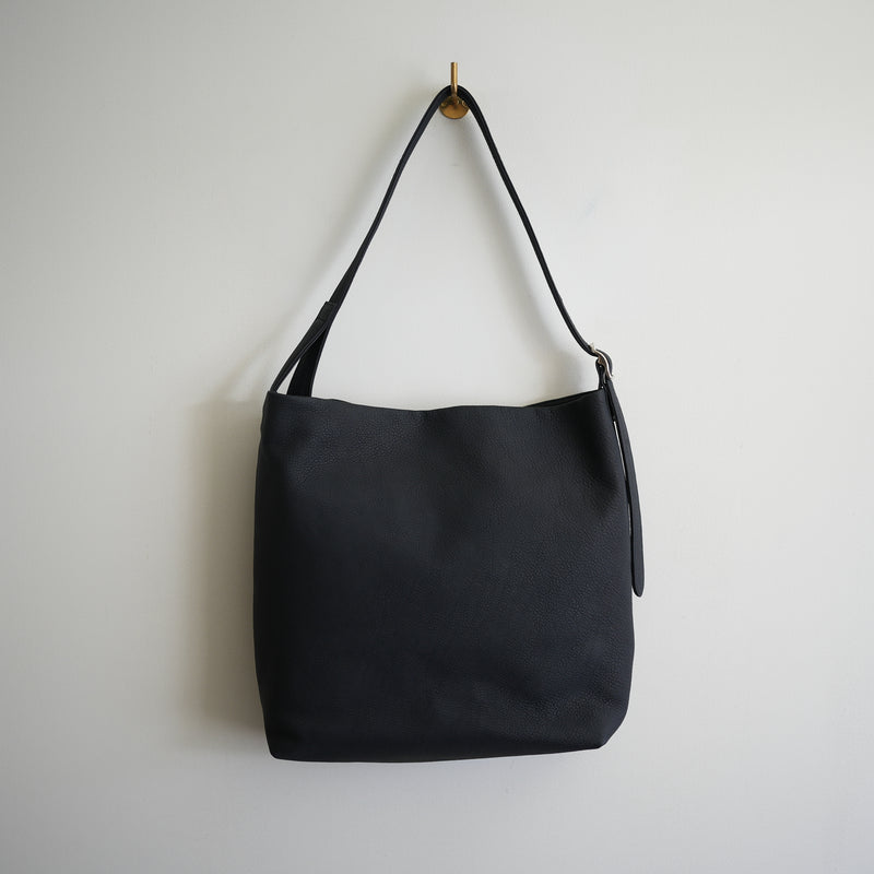 ERA. EO SHRINK RE:PIPE BAG BLK – RASSEMBLE
