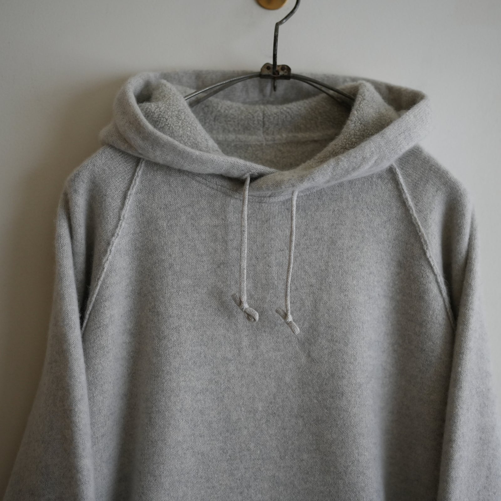 MAATEE&SONS CASHMERE PILE HOODIE – RASSEMBLE
