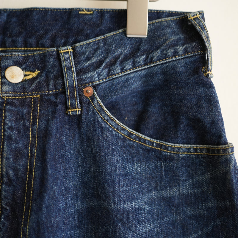 BLACKBIRD MIDDLE WASH DENIM PANTS