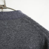 MAATEE&SONS CASHMERE COMBI V CARDIGAN CHARCOAL