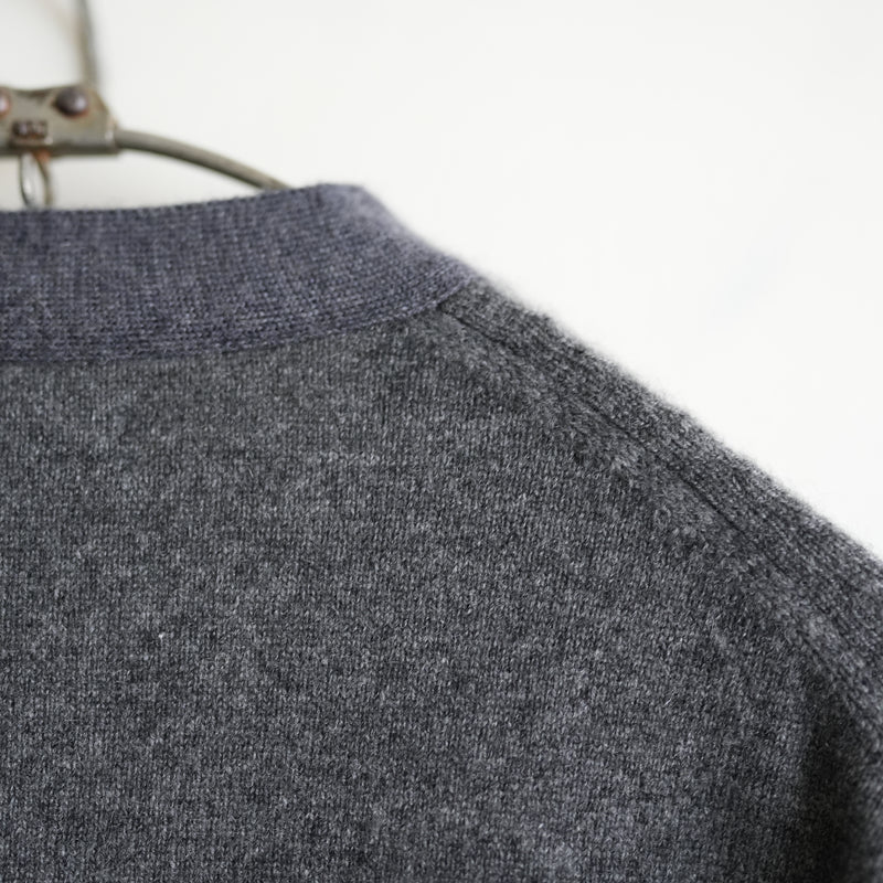 MAATEE&SONS CASHMERE COMBI V CARDIGAN CHARCOAL