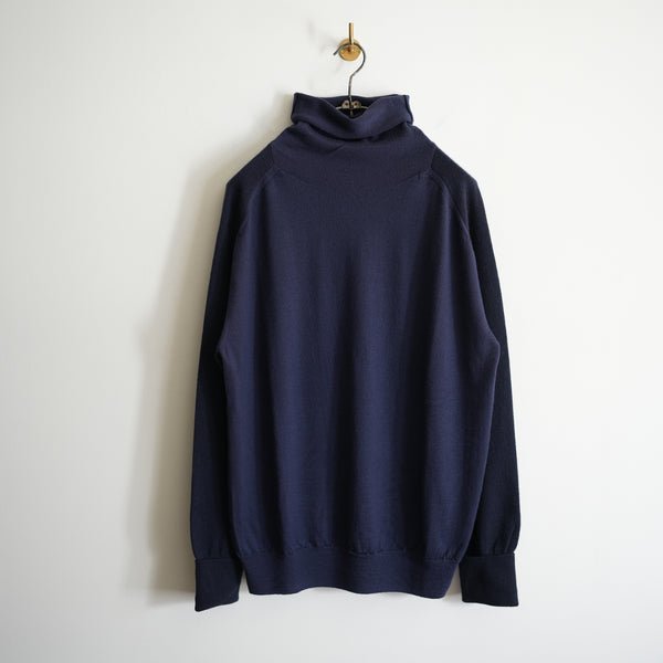 MAATEE&SONS CASHMERE COMBI TURTLE NECK SWEATER NAVY