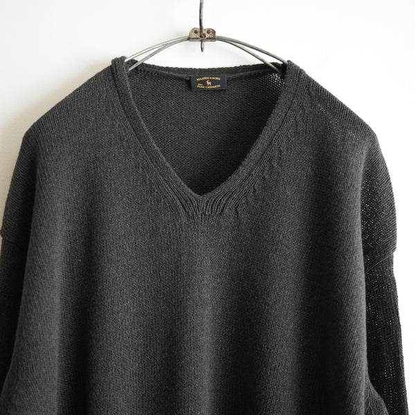 MAATEE&SONS LOOS V NECK SWEATER