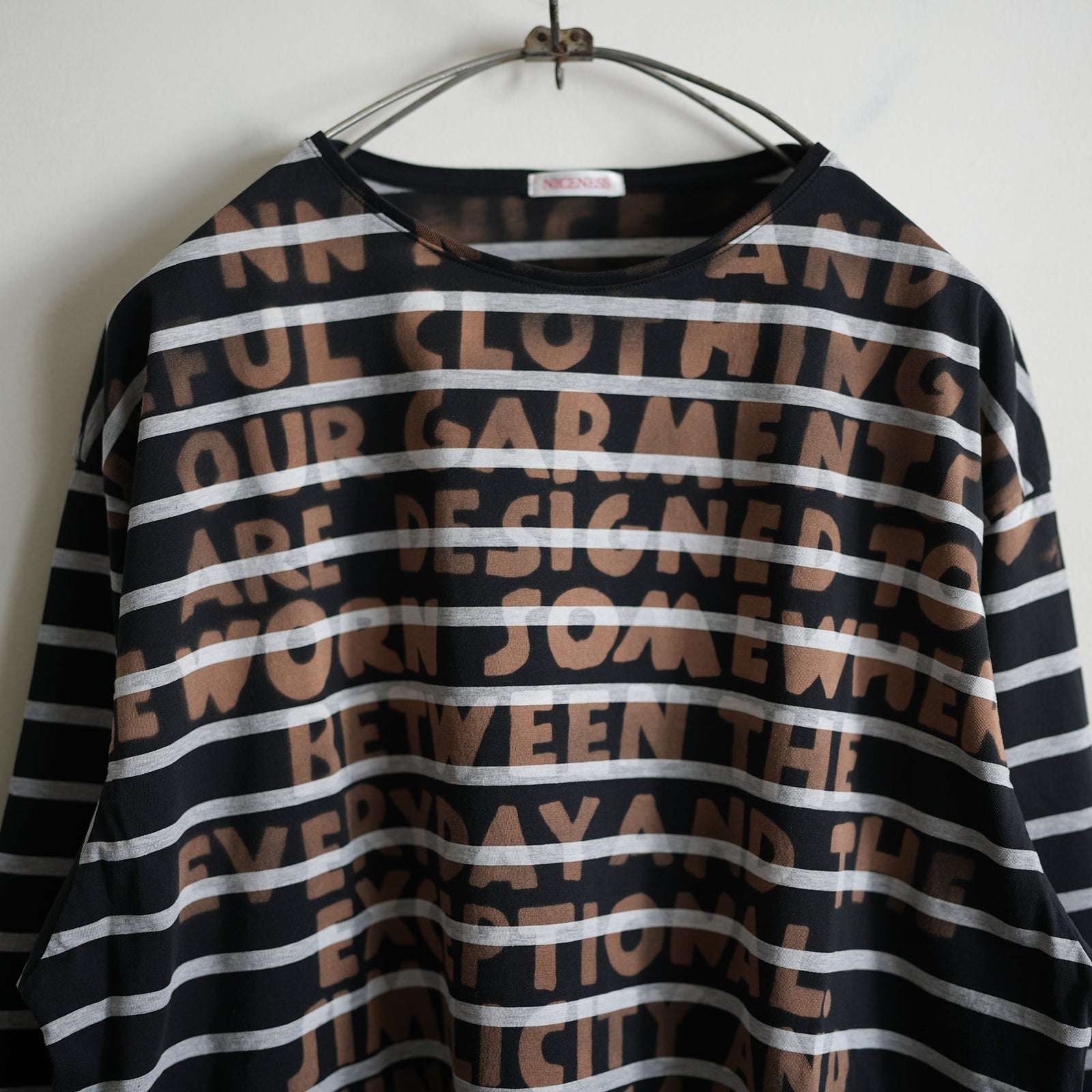 NICENESS HAND STENCIL BLEACH BASQUE TEE LS 