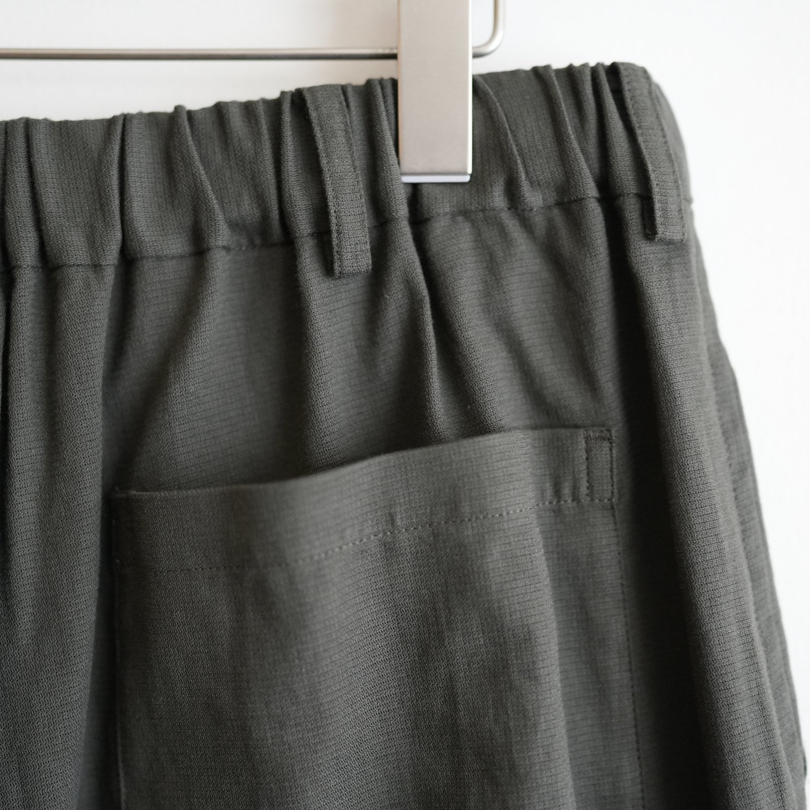YOKO SAKAMOTO UTILITY EASY SHORTS OLIVE – RASSEMBLE