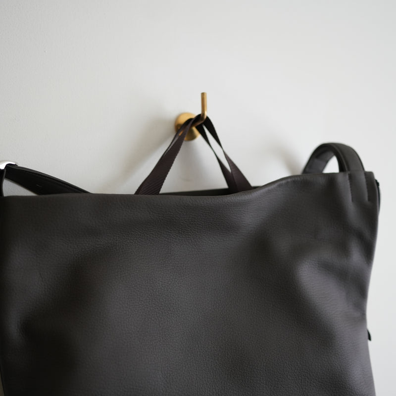 ERA. EO SHRINK RE:PIPE BAG CHOCO – RASSEMBLE