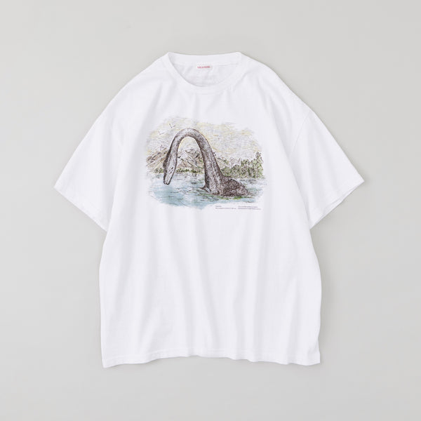 NICENESS UMA PRINT TEE "U.BERNARD" NESSIE
