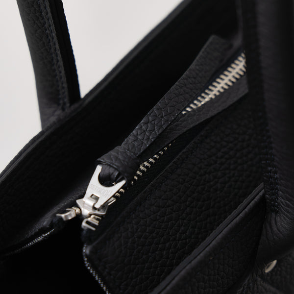 【10月11日12時発売】NICENESS PINNACLE LEATHER ZIP TOTE BAG "V.DOYLE"